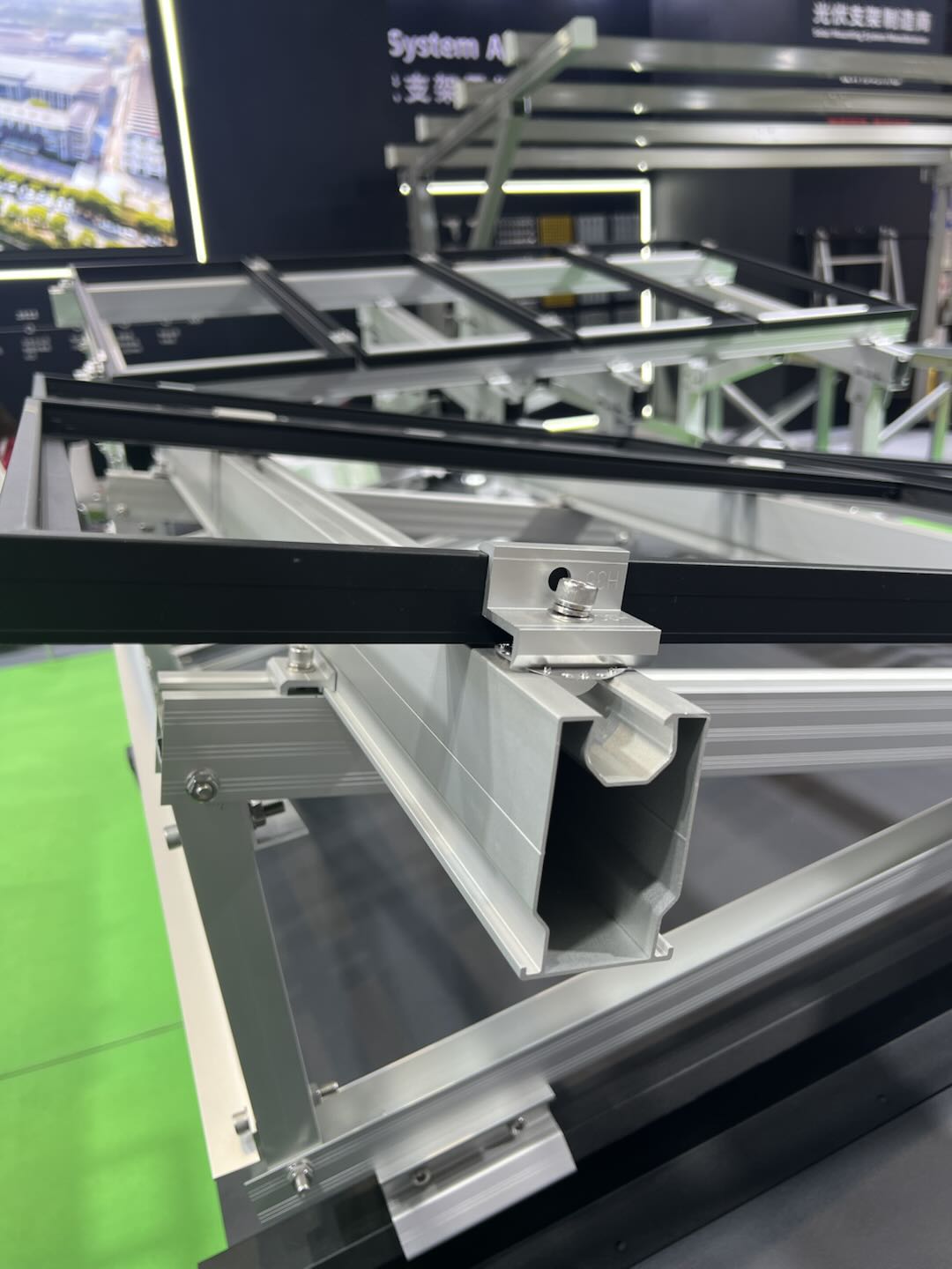 NovaClamp End Clamp at exhibition display